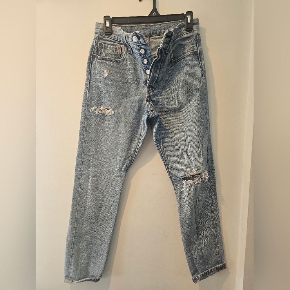 Levi’s 501 Skinny Jeans Distressed Light Wash Button Fly W26 L28